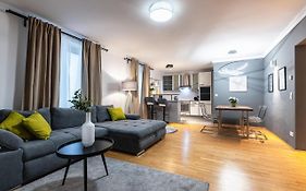 Live Centrally In A Spacious And Modern Apartment In Vienna